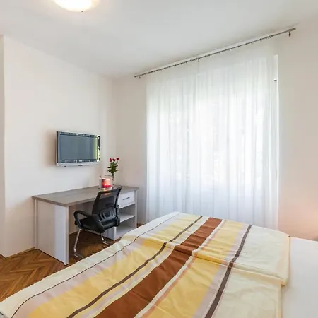 Apartament Gina *