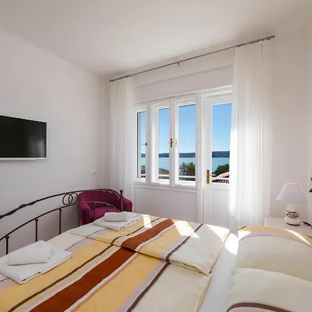 Gina Apartament *